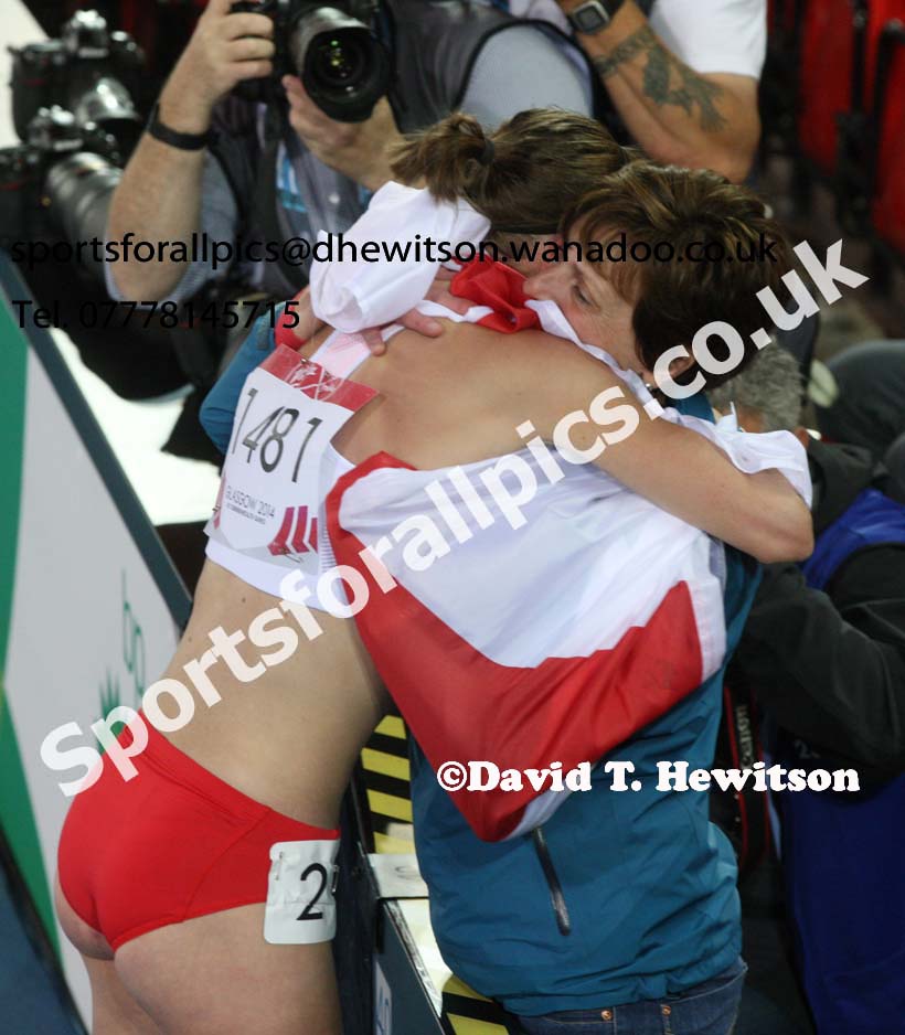 Laura Weightman (England) celebrates with her mum Diana after finishing 2nd in the 1500 metres, 2014 Commonwealth Games, Glasgow. Photo: David T. Hewitson/Sports for All Pics